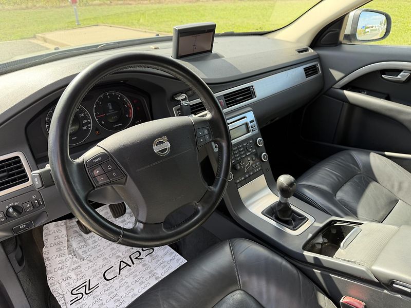 Volvo V70 2.4 D5 KŮŽE NAVIGACE SERVISKA - fotka 10 z 44