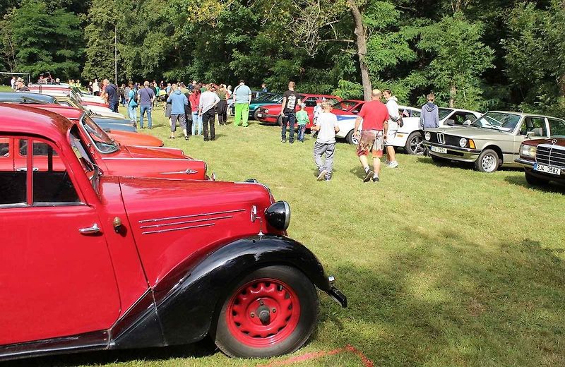 V Libořicích u Žatce se uskutečnil v pořadí třetí sraz historických vozidel. Ford Mustang nemohl chybět.