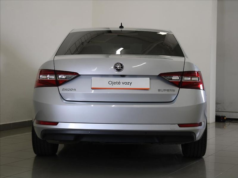 Škoda Superb 2,0 TDi 140kW Laurin & Klement - fotka 4 z 32
