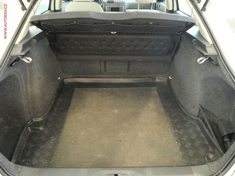 Škoda Octavia (2012) 1.6TDi, 2.maj,ČR, DSG, STK4 - fotka 7 z 26