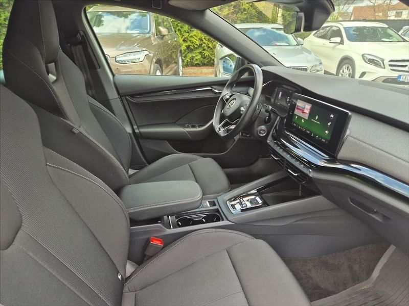 Škoda Octavia 2,0 TDi SportLine DSG - fotka 13 z 18