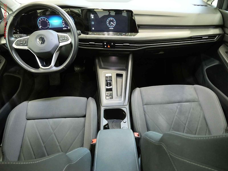 Volkswagen Golf (2021) 1.5 eTSi, 2.maj,ČR, Style - fotka 9 z 24