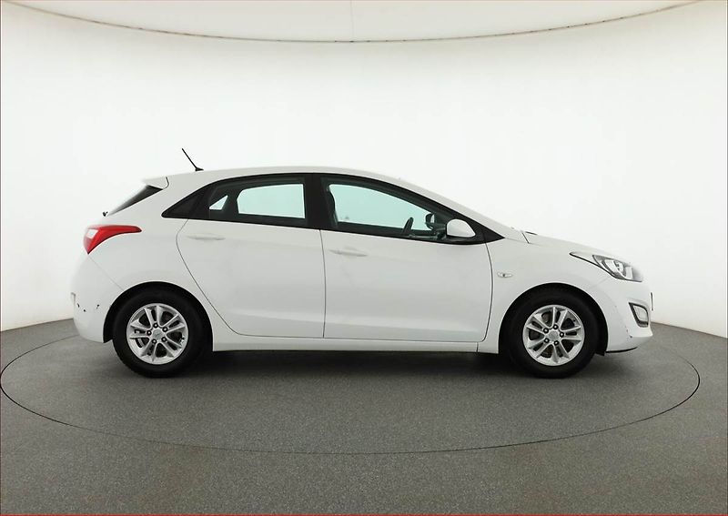 Hyundai i30 (2016) 1.6 MPI, Serv.kniha, Tempomat - fotka 6 z 19