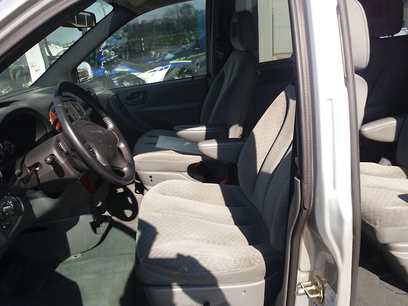 Chrysler Grand Voyager 2.8 CRD,110kW,AUTOMAT,7.MÍST!! - fotka 9 z 23