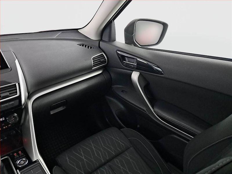 Mitsubishi Eclipse Cross (2018) Intense 1.5 T-MIVEC, 4X4 - fotka 8 z 18