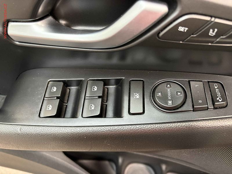Hyundai i30 (2017) 1.4 TGDi, 1.maj,ČR, Bixen - fotka 12 z 17
