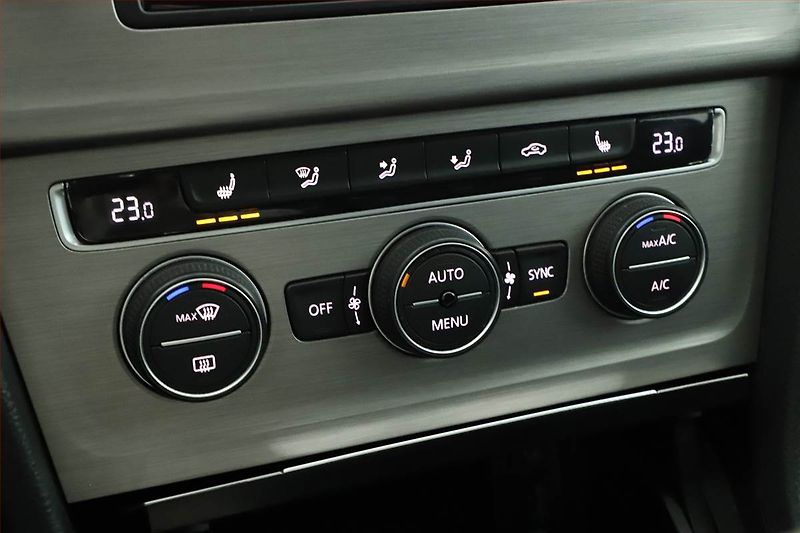 Volkswagen Golf (2016) 1.6 TDI, Xenony, Tempomat - fotka 10 z 15