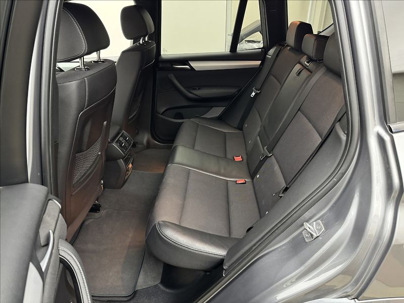 BMW X3 2,0 4X4 DPH M 2XKOLA NAVI ČR - fotka 30 z 36