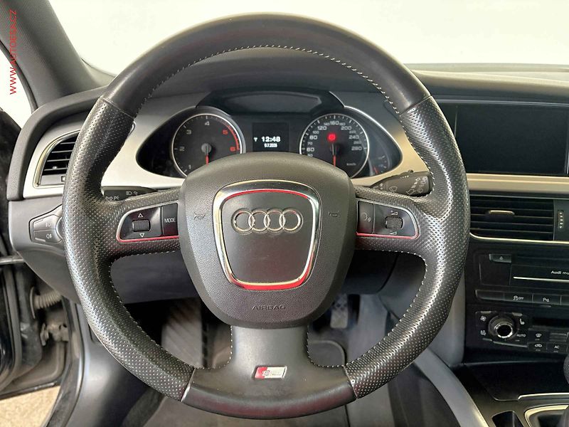 Audi A4 (2010) 2.0 TDi, S-line, bixen, +ALU - fotka 16 z 19