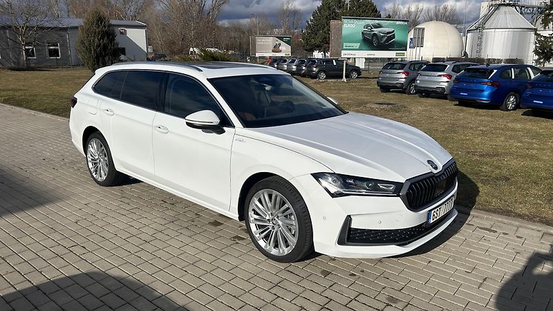 Škoda Superb (2025) TDI, 4x4, DSG, L&K, PANO,NEZ.T - fotka 7 z 28