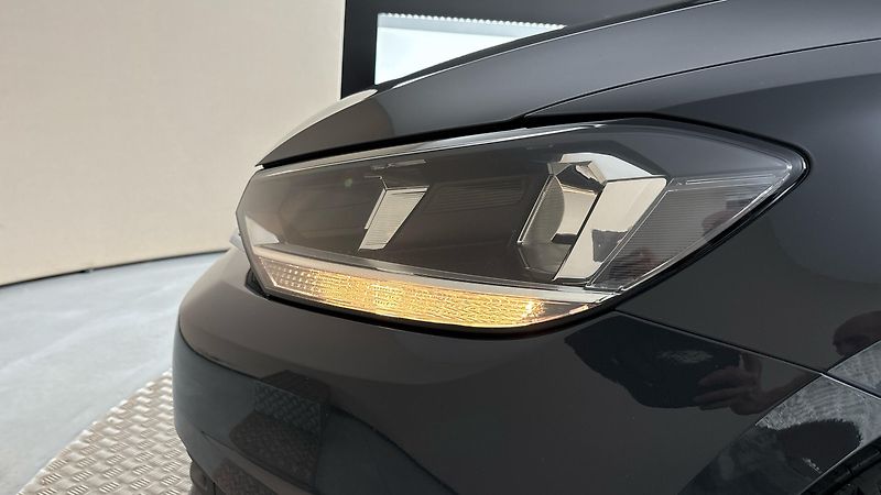 Volkswagen Touran 2.0 TDI Highline - fotka 18 z 24