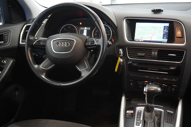 Audi Q5 3,0 TDI QUATTRO AUTOMAT - fotka 20 z 28