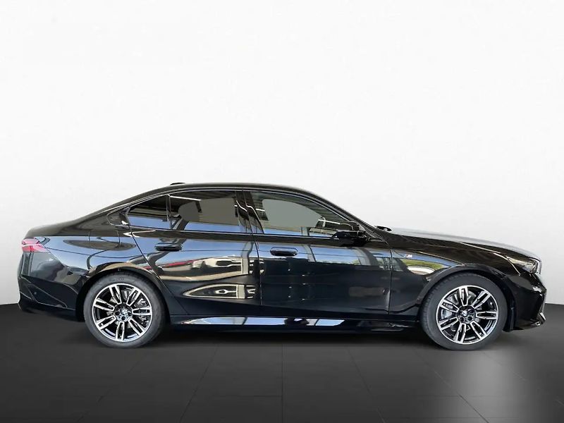 BMW i5 xDrive40 M-Sport Park/Driv Pro - fotka 3 z 10