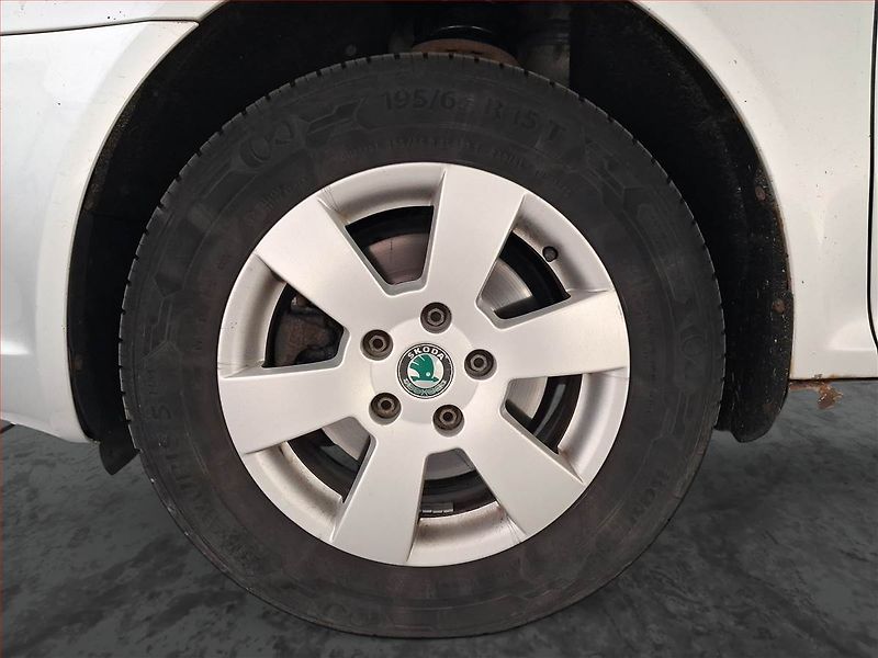 Škoda Octavia (2011) Elegance 1.6 TDI, Serv.kniha - fotka 15 z 19