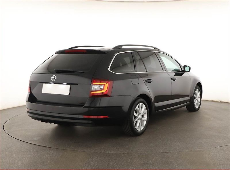 Škoda Octavia (2018) 1.5 TSI, Navi, Tempomat - fotka 5 z 19