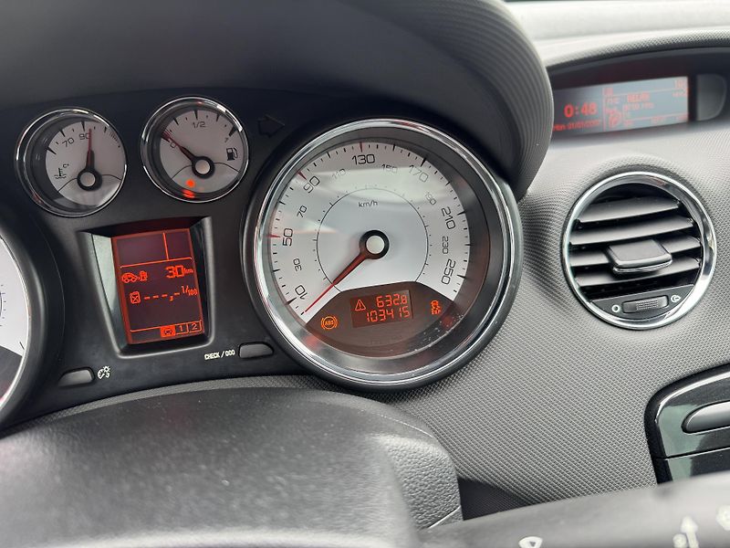 Peugeot 308 1.6-16V,SW,rezervace - fotka 20 z 54