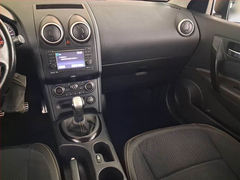Nissan Qashqai (2013) 1.6, Xenony, Tempomat - fotka 8 z 15
