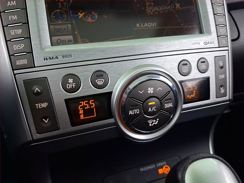 Toyota Verso (2010) 2.2 D-4D, Automat, Navi - fotka 16 z 21