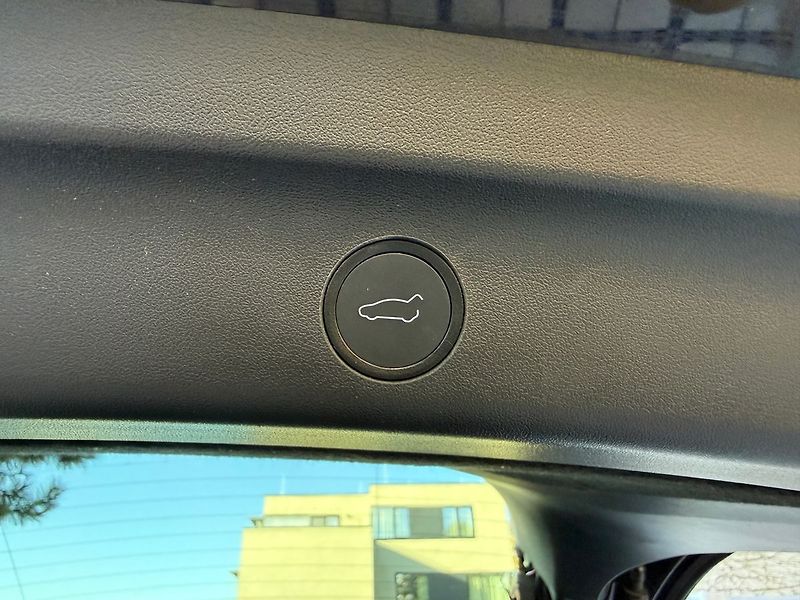 Tesla Model Y Standart Range LFP - fotka 36 z 40