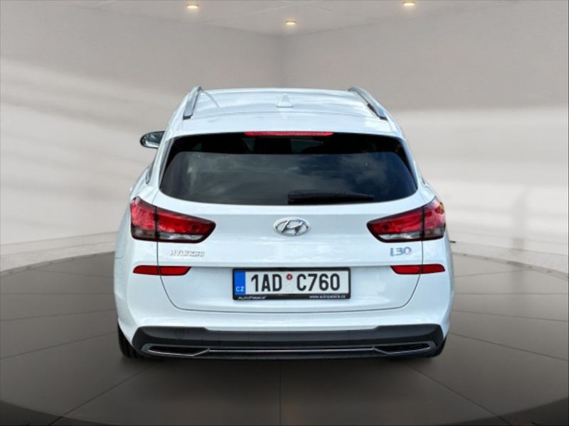 Hyundai i30 1,5 T Family Smart AT - fotka 4 z 9