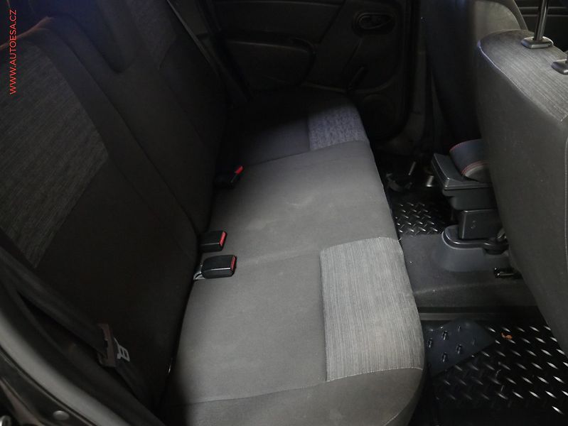 Dacia Duster (2011) 1.6i, ČR, AC - fotka 11 z 17