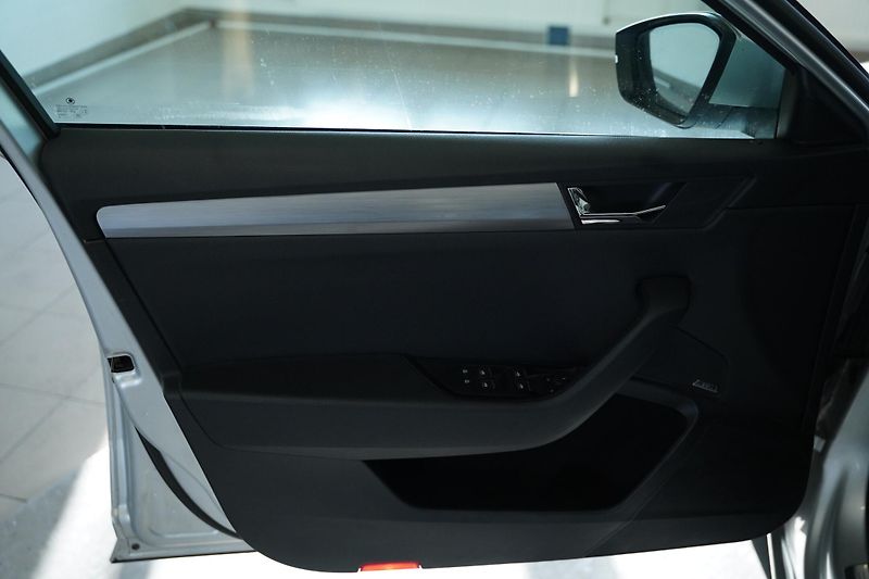 Škoda Superb - fotka 11 z 25