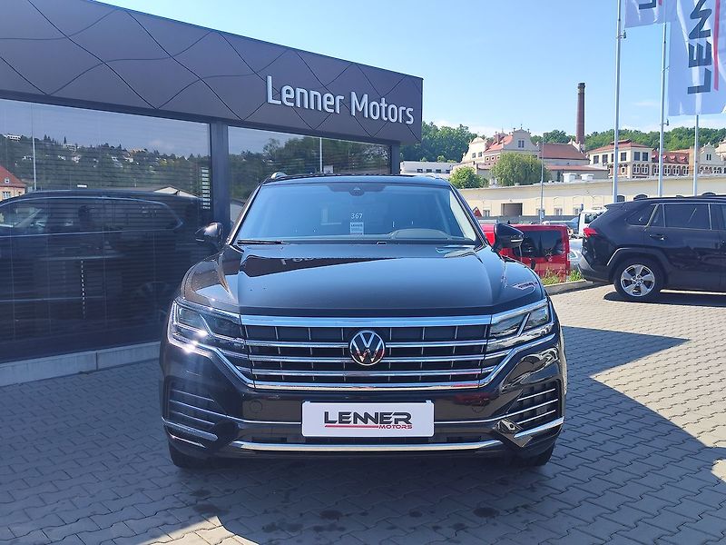Volkswagen Touareg 3.0 TDi/210kW Elegance AT 4x4 - fotka 2 z 39