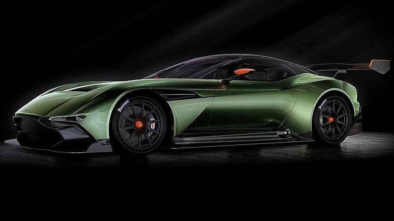 Aston Martin Vulcan homologovaný pro silniční využití.