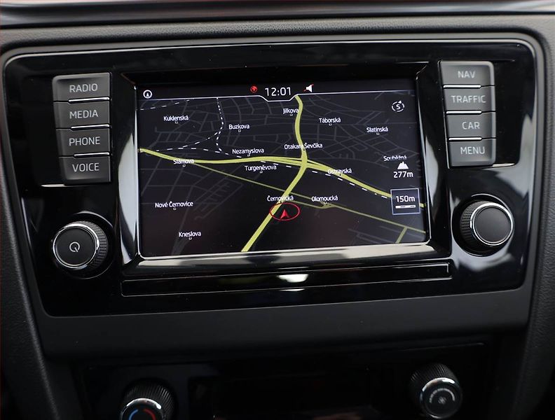 Škoda Rapid (2018) Spaceback 1.0 TSI, Navi - fotka 12 z 17