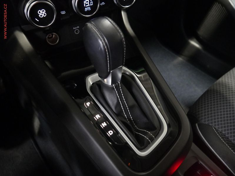 Renault Arkana (2022) 1.3 TCe, ČR, AT, navi, LED - fotka 19 z 21