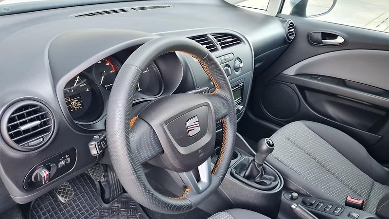 Seat Leon (2011) 1,6TDI 77KW   - fotka 14 z 24