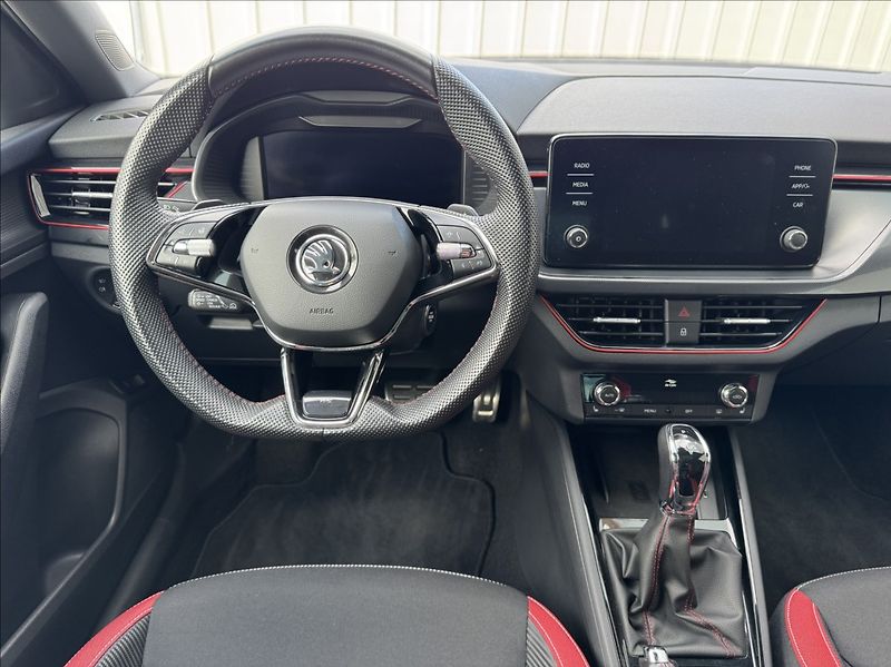 Škoda Scala 1,5 TSI DSG Monte Carlo DPH ČR - fotka 27 z 50