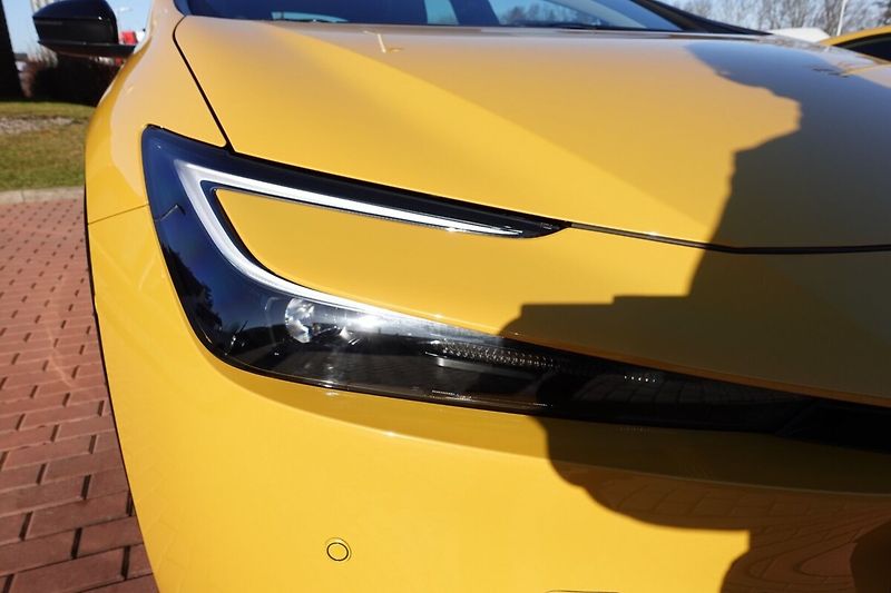 Toyota Prius 2,0 PHEV Executive sada komple - fotka 36 z 36
