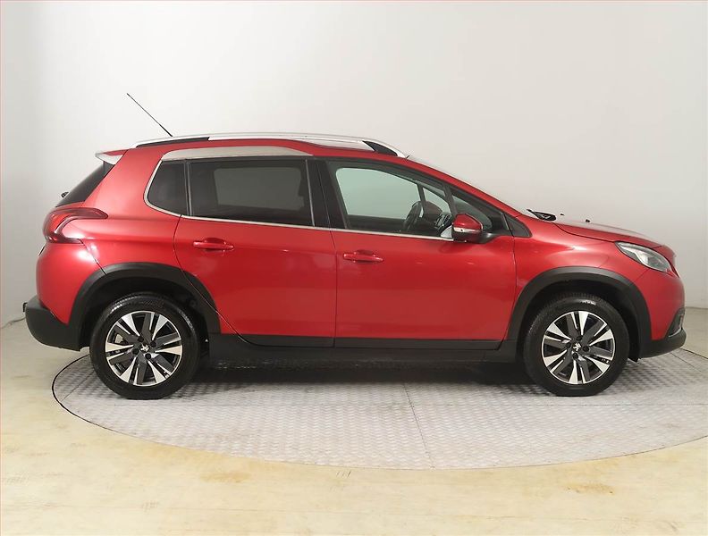 Peugeot 2008 (2016) 1.6 BlueHDi, Serv.kniha - fotka 6 z 20