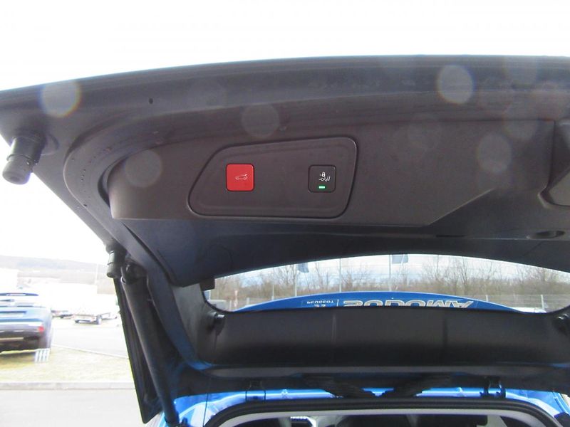 Peugeot 3008 (2021) ALLURE PG Hybrid 225k e-EAT8 - fotka 19 z 24
