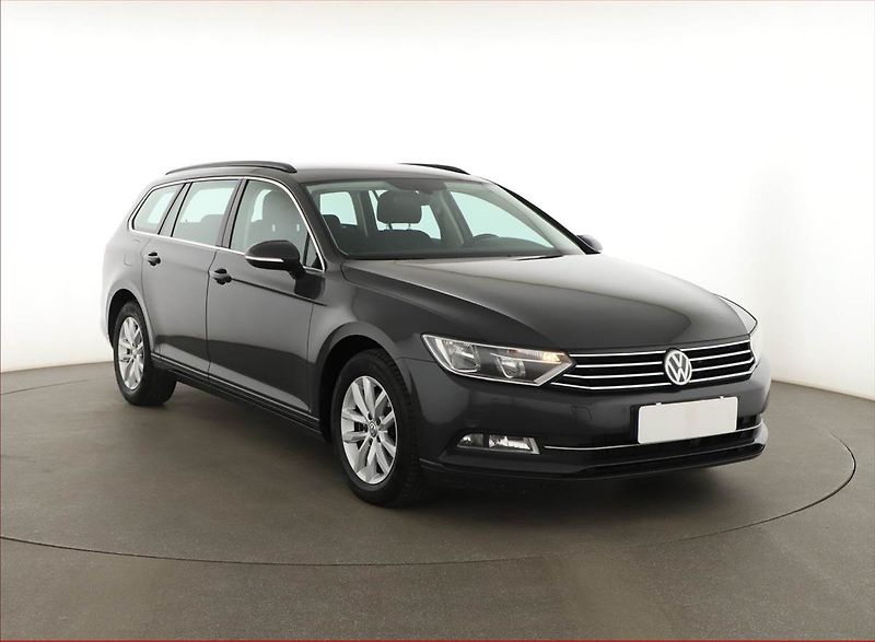 Volkswagen Passat (2015) 2.0 TDI, Automat, Tempomat - fotka 1 z 20