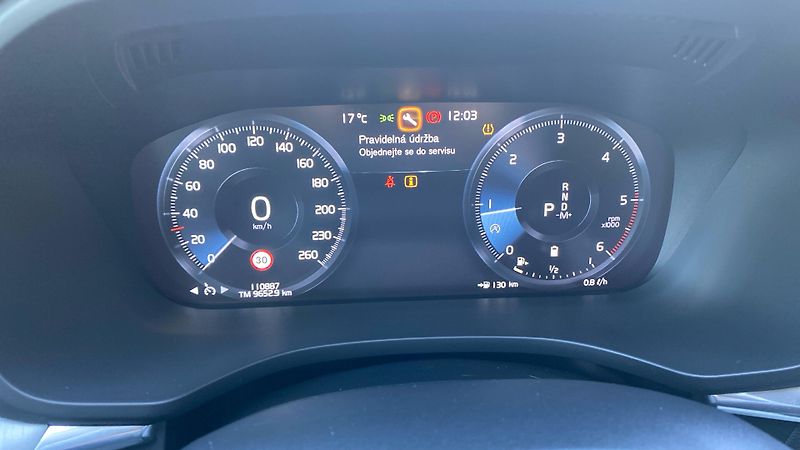 Volvo XC60 MOMENTUM PRO, B4 AWD, 145+10 k - fotka 15 z 30