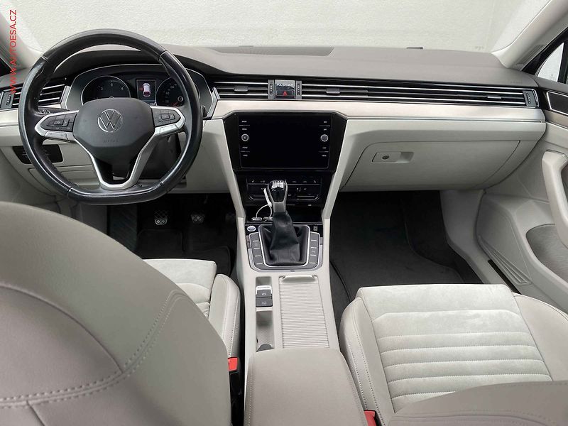 Volkswagen Passat (2020) 2.0 TDi, Elegance, LED, navi - fotka 8 z 18