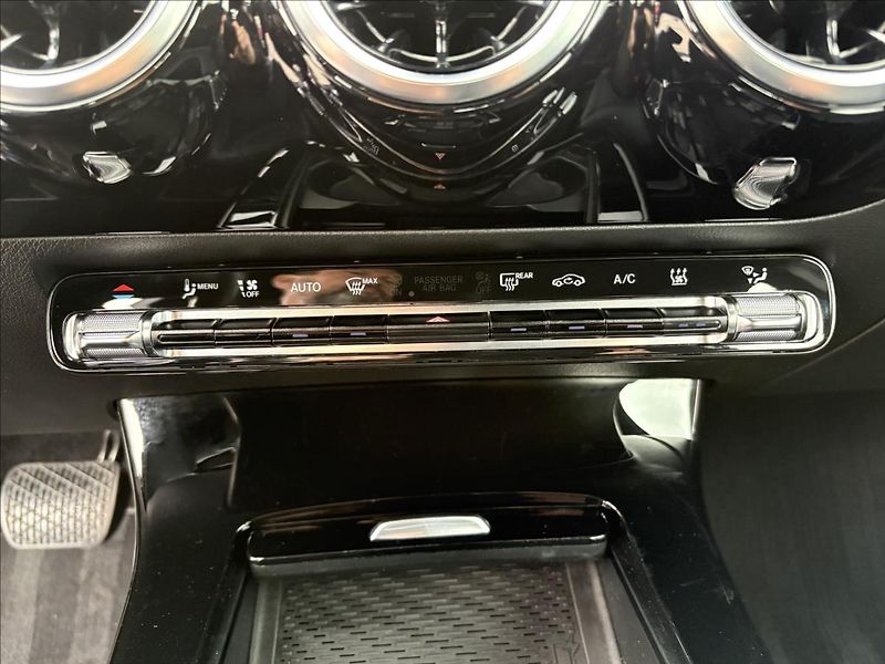 Mercedes-Benz Třídy A 1,3 250e Full Led,Navi,Výhřev - fotka 14 z 43