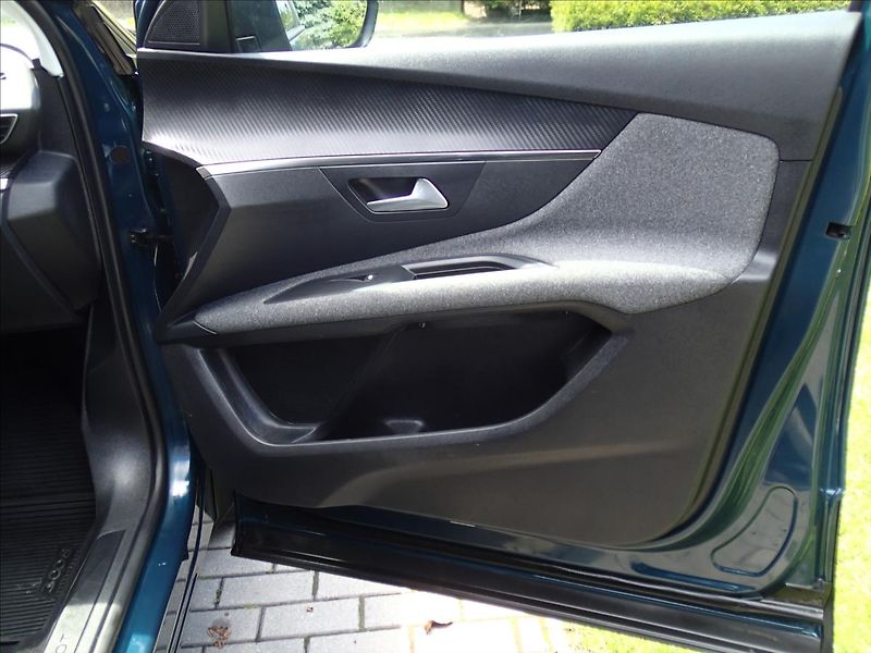 Peugeot 3008 1,2 CZ, 1.Majitel, serv. kn - fotka 33 z 48