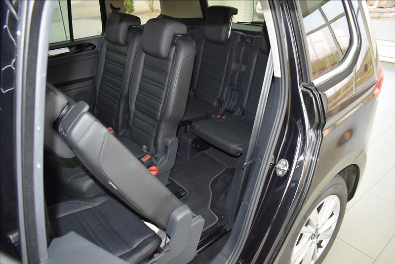 Volkswagen Touran 2,0 TDi, 7-míst,DSG,NAVI,KŮŽE, - fotka 13 z 41