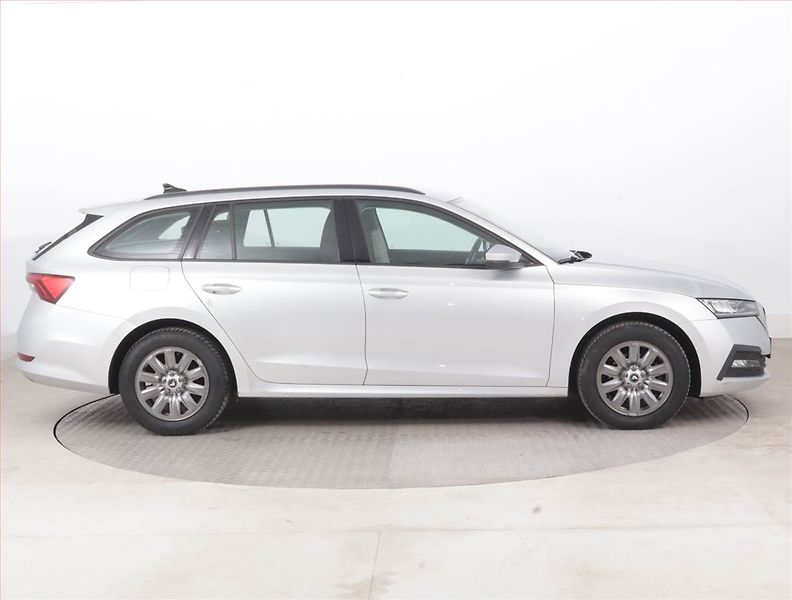 Škoda Octavia (2022) Ambition 2.0 TDI, ČR,1.maj - fotka 6 z 15
