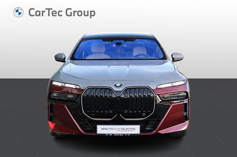 BMW Řada 7 750e xDrive - fotka 3 z 20