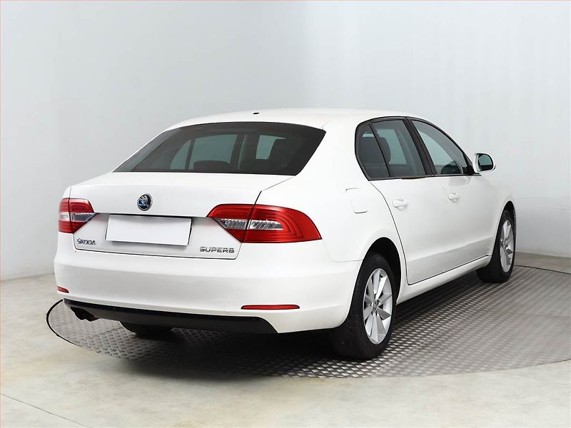 Škoda Superb (2014) Ambition Plus 1.4 TSI, ČR - fotka 5 z 15