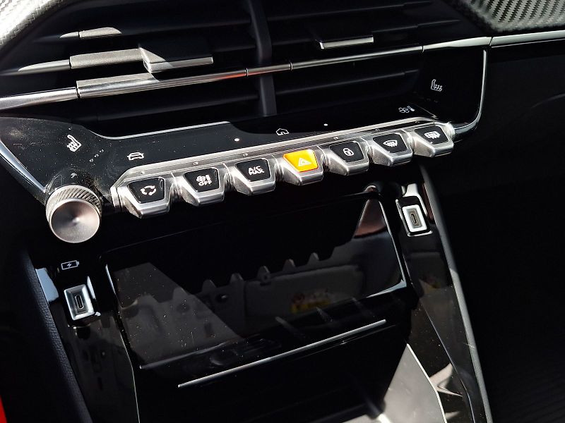 Peugeot 208 (2025) ALLURE Hybrid 110 e-DCS6 - fotka 16 z 19