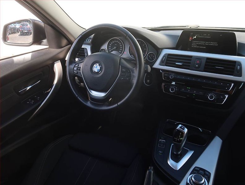 BMW Řada 3 (2017) 320 d xDrive, 4X4, Automat - fotka 7 z 20