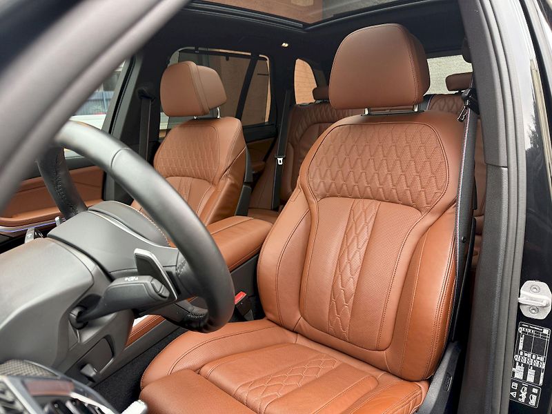 BMW X5 xDrive40d M-PRO Individual AIR - fotka 15 z 50