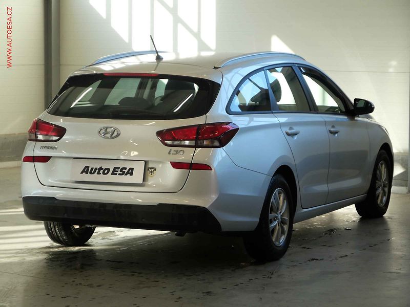 Hyundai i30 (2017) 1.6 CRDi, ČR, AC, temp - fotka 4 z 21