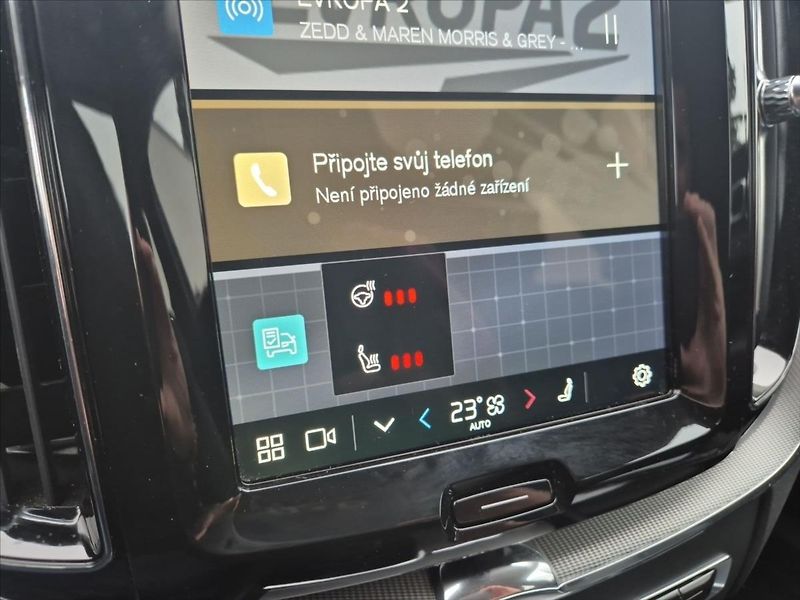Volvo XC60 2,0 B4 AWD diesel Plus Dark Au - fotka 16 z 19