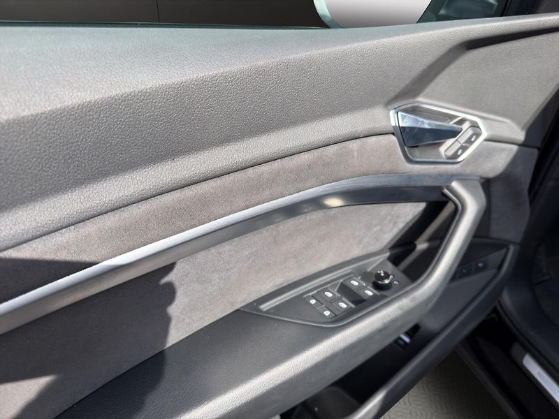 Audi e-tron (2022) ETRON-S 370KW 21 ALU - fotka 12 z 27